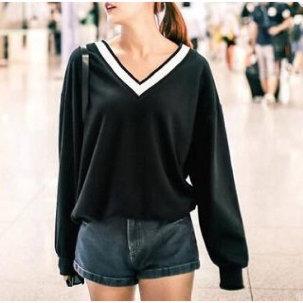 YesStyle Korean Black V-Neck Sweater Size Small